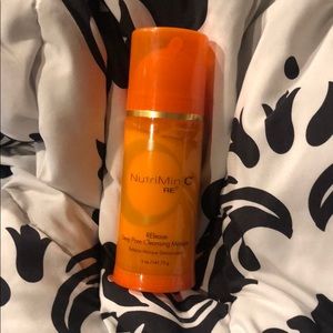 NutriMin C RE9 RElease Deep Pore Cleasnsing Masque